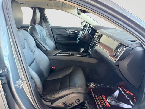 Used 2021 Volvo S60 T5 Momentum w/ Premium Package FWD image 20