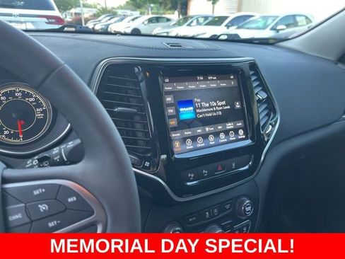 Used 2021 Jeep Cherokee Limited w/ Trailer Tow Group AWD/4WD image 24
