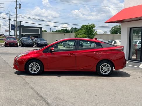 Used 2017 Toyota Prius Two w/ Carpet Mat Package FWD image 3