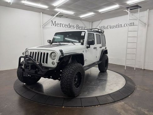 Used 2017 Jeep Wrangler Unlimited Sahara w/ Connectivity Group image 3