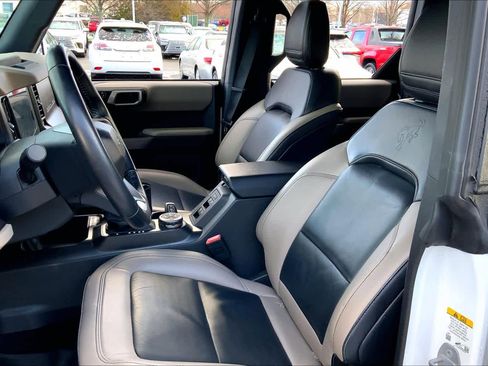 Used 2023 Ford Bronco Wildtrak image 7