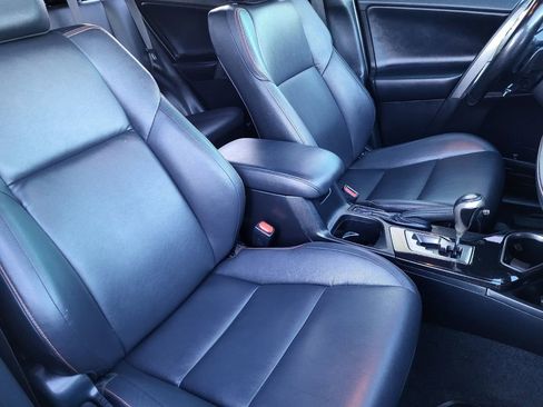 Used 2018 Toyota RAV4 SE w/ All Weather Liner Package image 22