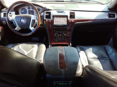 Used 2011 Cadillac Escalade AWD image 14