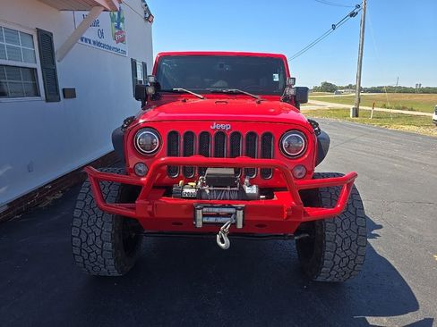 Used 2015 Jeep Wrangler Unlimited Sahara w/ Max Tow Package image 10