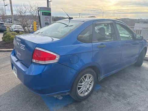 Used 2010 Ford Focus SE image 4