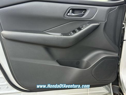 Used 2024 Nissan Rogue S AWD/4WD image 22