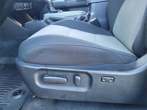 Certified 2022 Toyota Tacoma TRD Off-Road image 21