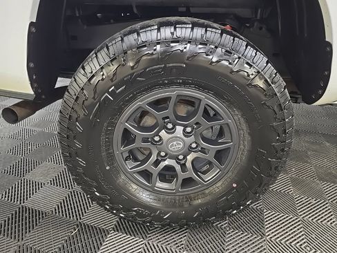Used 2022 Toyota Tacoma SR AWD/4WD image 13