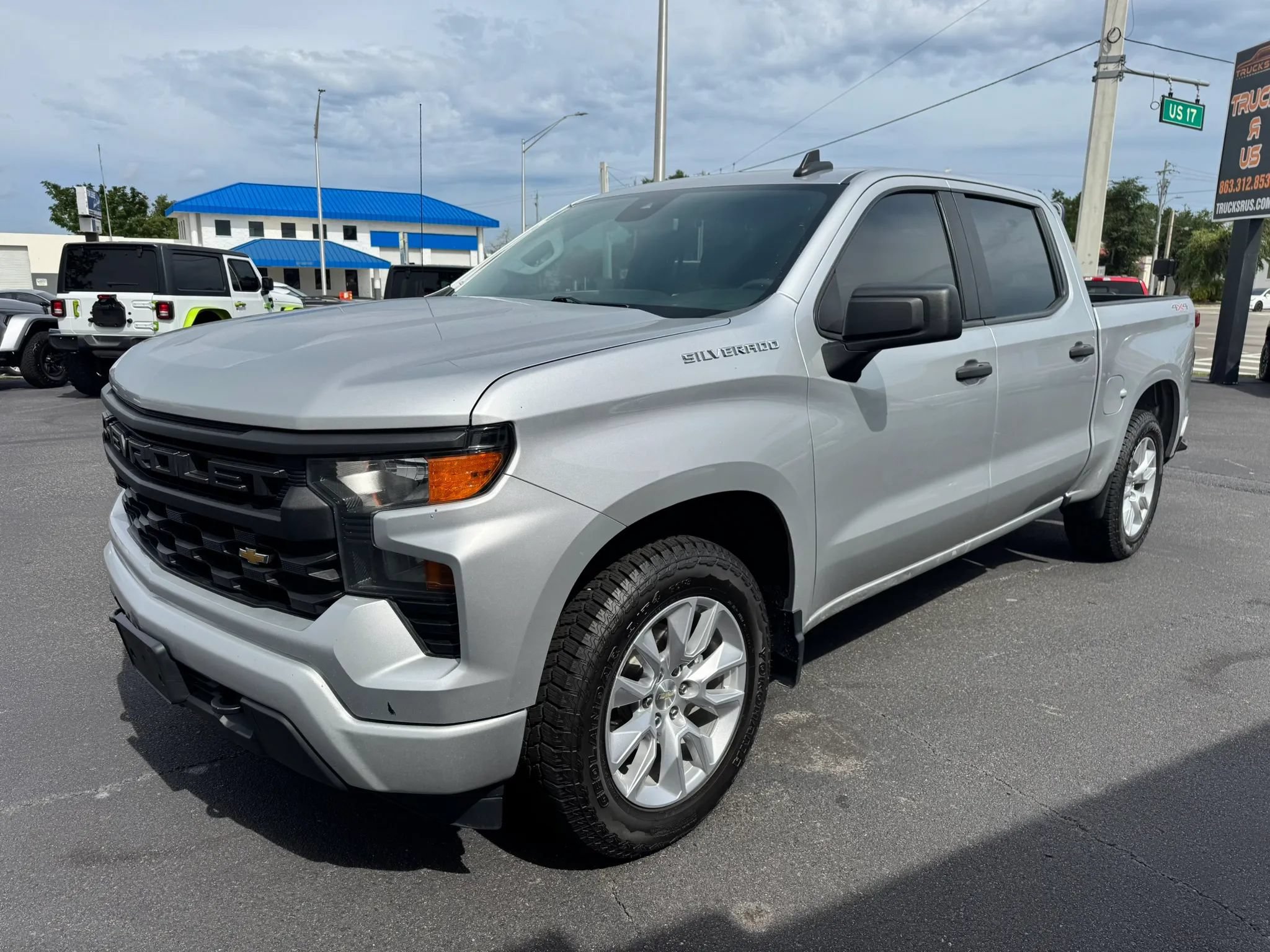 Used 2022 Chevrolet Silverado 1500 Custom AWD/4WD image 1
