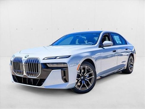Used 2025 BMW 740i xDrive image 1