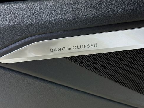 Used 2024 Audi Q8 e-tron Premium Plus w/ Premium Plus Package image 19