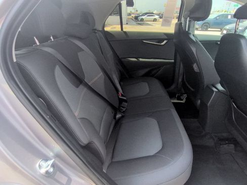 Used 2025 Kia Niro LX FWD image 28