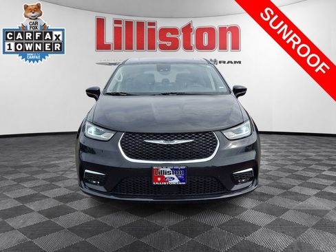 Used 2024 Chrysler Pacifica Limited FWD image 2