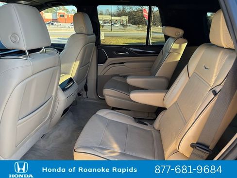 Used 2024 Cadillac Escalade Premium Luxury image 35