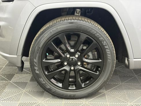 Used 2019 Jeep Grand Cherokee Altitude AWD/4WD image 34