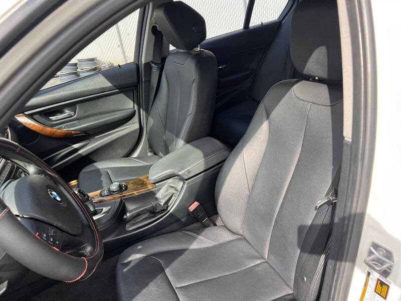 Used 2016 BMW 320i xDrive Sedan AWD/4WD image 14