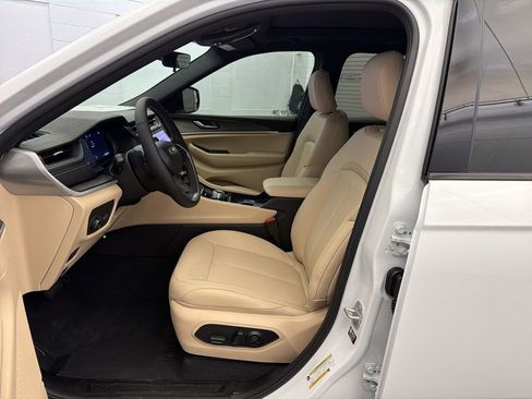 New 2025 Jeep Grand Cherokee Limited w/ MOPAR Finishing Package image 16