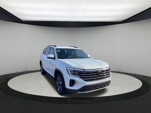 Used 2024 Volkswagen Atlas SE AWD/4WD image 2