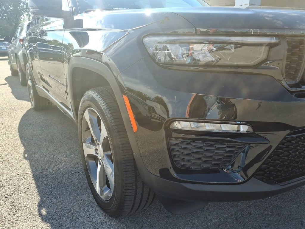 Used 2025 Jeep Grand Cherokee Limited w/ Black Appearance Package AWD/4WD image 21