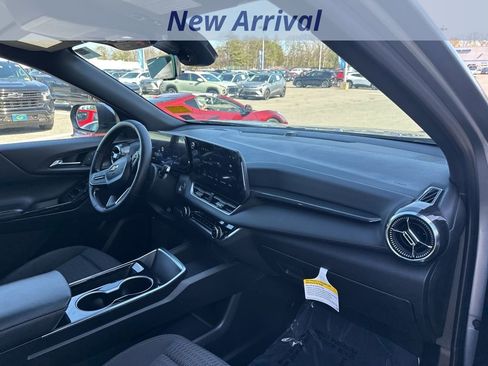 Used 2025 Chevrolet Equinox LT image 3