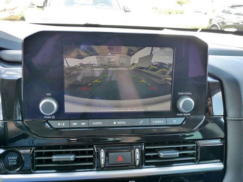 Used 2025 Nissan Pathfinder SV AWD/4WD image 33