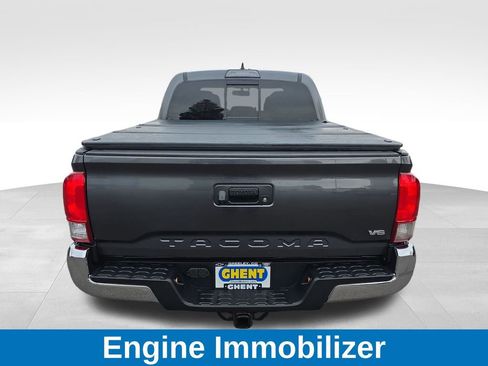 Used 2017 Toyota Tacoma TRD Off-Road w/ Tow Package (A/T) image 5