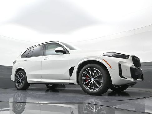 New 2026 BMW X5 xDrive50e w/ M Sport Package AWD/4WD image 22