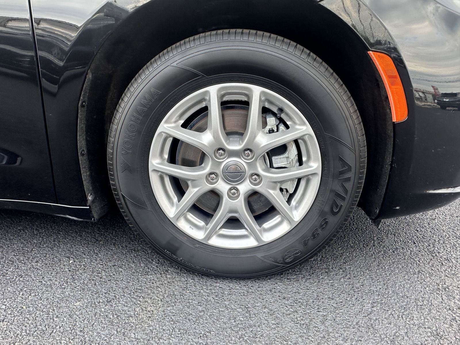 Used 2025 Chrysler Pacifica Select FWD image 19