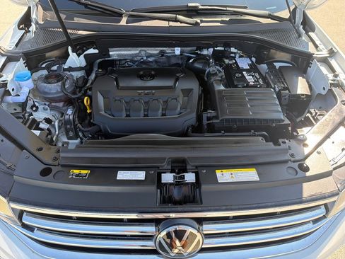 Used 2024 Volkswagen Tiguan SE AWD/4WD image 29