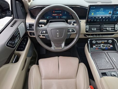Used 2022 Lincoln Navigator L Reserve image 10