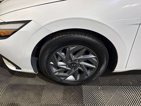 Used 2024 Hyundai Elantra SEL FWD image 18