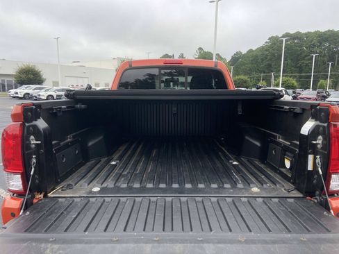 Used 2016 Toyota Tacoma TRD Sport AWD/4WD image 8
