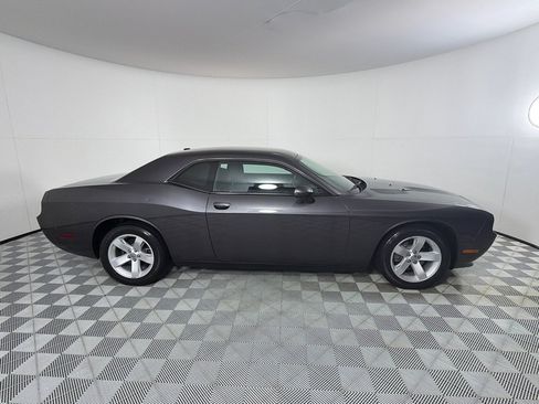 Used 2013 Dodge Challenger SXT RWD image 4
