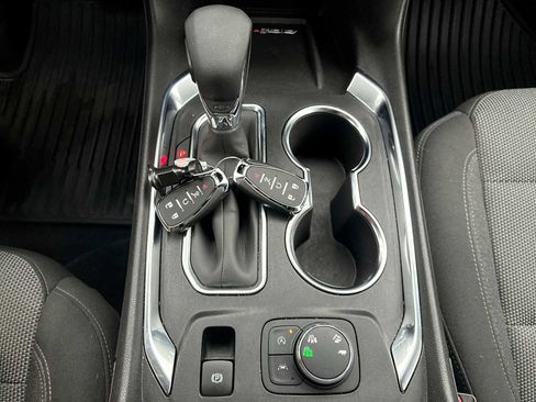 Certified 2023 Chevrolet Traverse LT w/ Rear Camera Mirror Package image 15