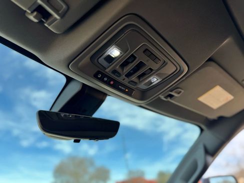 Used 2020 Chevrolet Silverado 2500 LTZ w/ LTZ Premium Package image 17