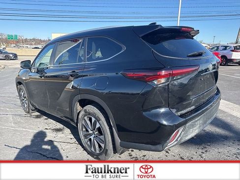 Used 2024 Toyota Highlander XLE image 5