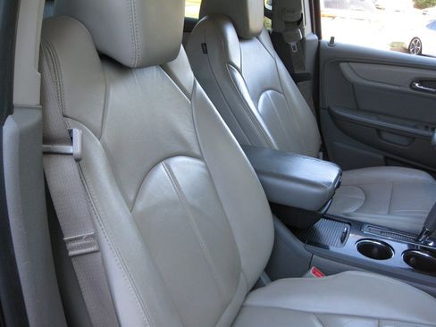 Used 2015 Chevrolet Traverse LT FWD image 22