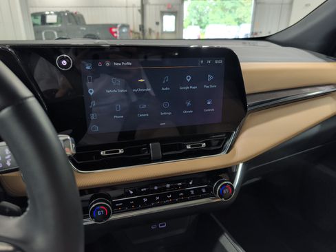 Used 2025 Chevrolet Equinox ACTIV w/ Safety and Technology Package AWD/4WD image 10