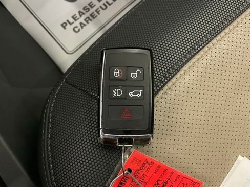 Used 2024 Land Rover Defender 130 X-Dynamic SE AWD/4WD image 28