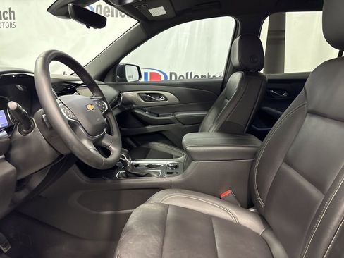 Used 2023 Chevrolet Traverse LT w/ Rear Camera Mirror Package image 12