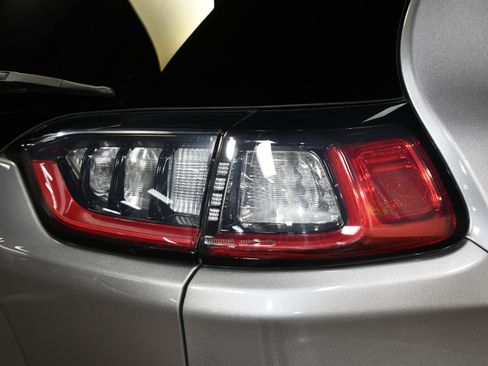 Used 2019 Jeep Cherokee Limited image 59