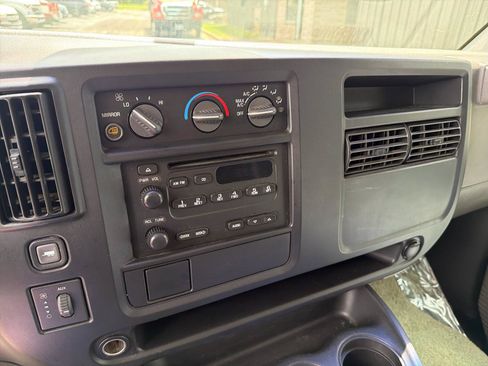 Used 2003 GMC Savana 1500 w/ Preferred Equipment Group 3 RWD image 52