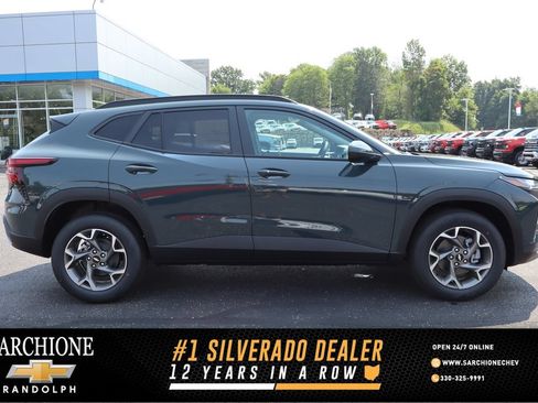 New 2026 Chevrolet Trax LT w/ LT Convenience Package FWD image 1