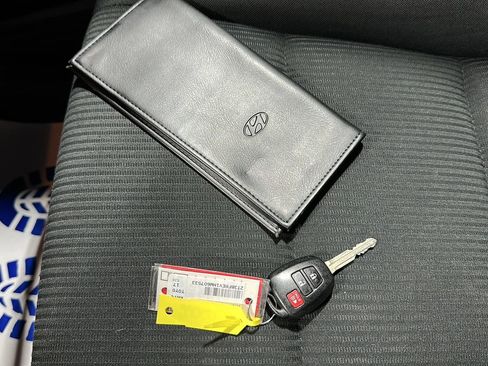 Used 2017 Toyota RAV4 LE w/ Carpet Mat Package AWD/4WD image 25