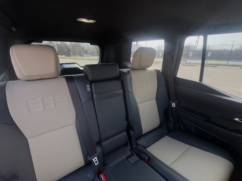 Used 2025 Lexus GX 550 AWD/4WD image 30