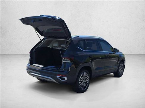 New 2026 Volkswagen Taos SE FWD image 2