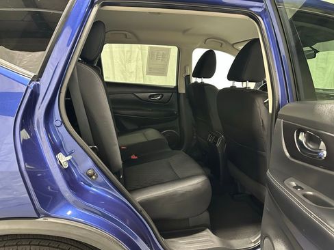 Used 2018 Nissan Rogue SV image 49