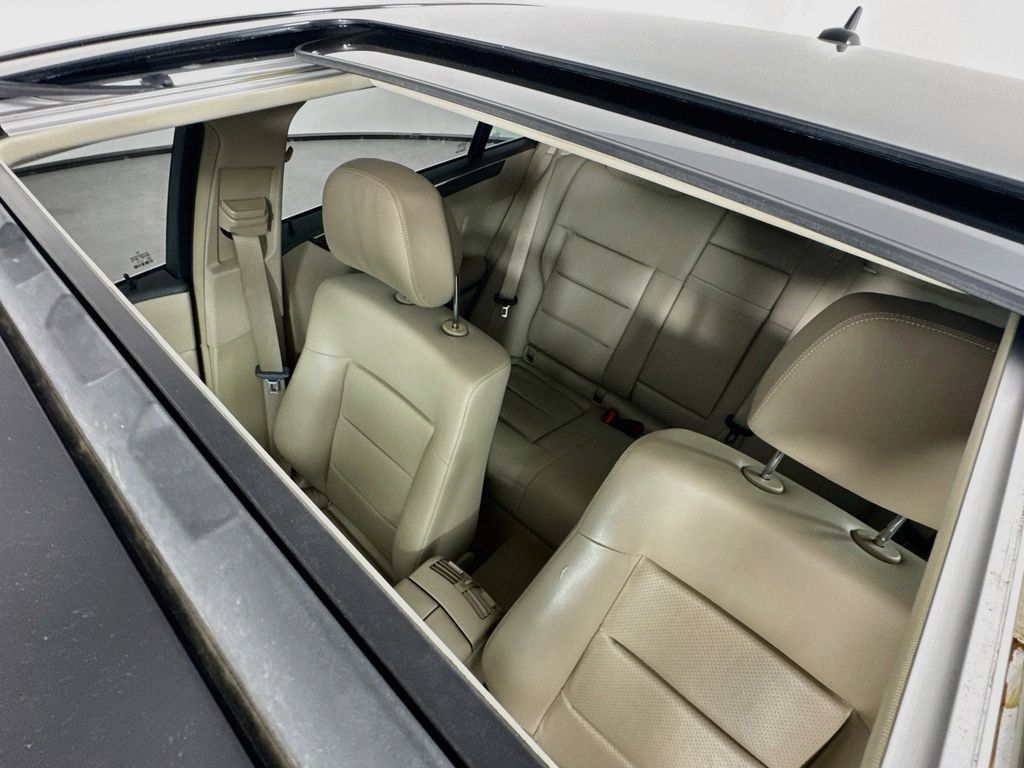 Used 2013 Mercedes-Benz E 350 4MATIC Sedan image 26