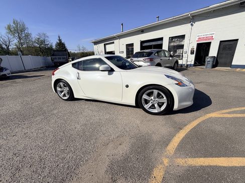 Used 2012 Nissan 370Z Touring RWD image 47