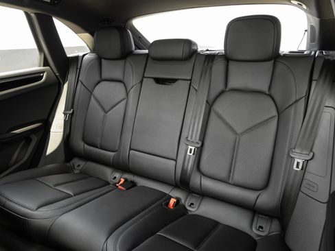 Certified 2025 Porsche Macan image 29